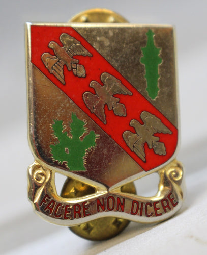 107th Cavalry Regiment Unit Crest Pin (Facere Non Dicere)