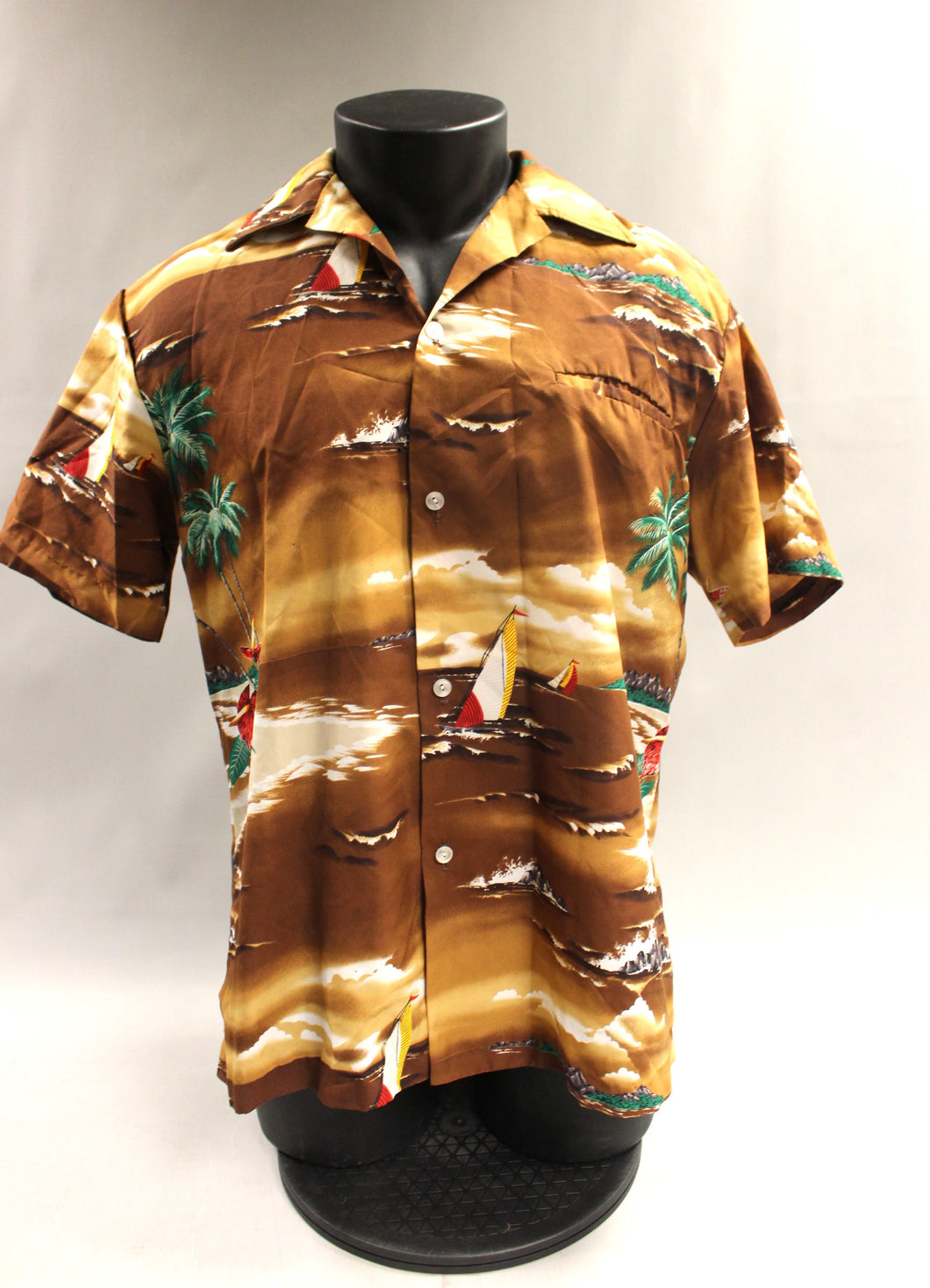 Rai Nani Hawaiian Men's Shirt - Large - Used