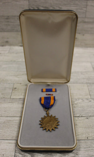 United States Air Medal (AM) with Ribbon & Lapel Pin - Boxed - Used