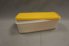 Load image into Gallery viewer, Vintage Tupperware 3 Pc Celery Keeper with Lid - Used