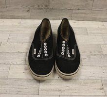 Load image into Gallery viewer, Vans Shoe - Size: Men 6.5/Women 8 - Black - New missing strings