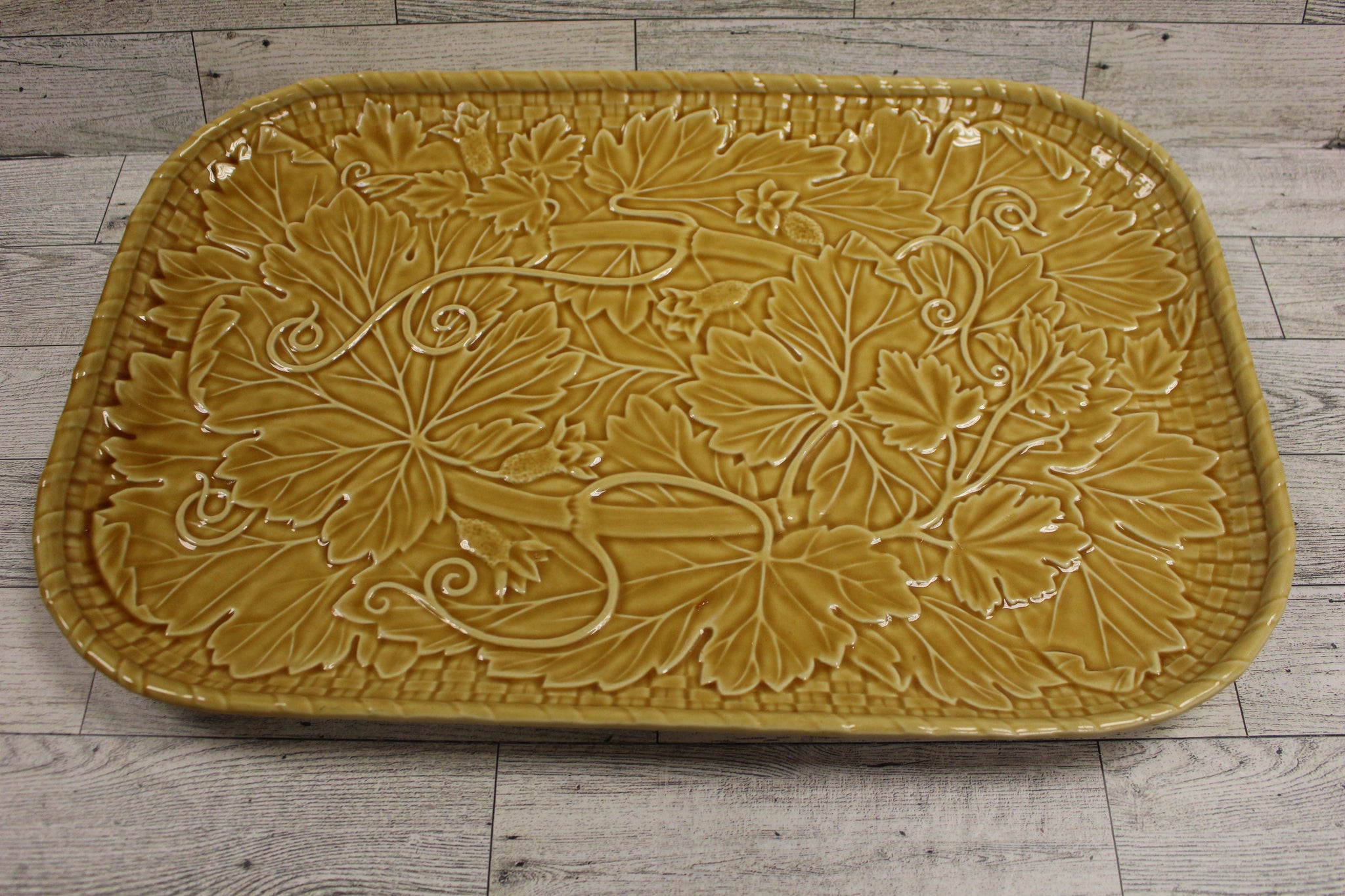 Bordallo Pinheiro Portugal Leaf Serving Platter - Used – Military ...