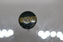 Load image into Gallery viewer, 1940 Franklin D. Roosevelt Campaign Pin Pinback Button - Used