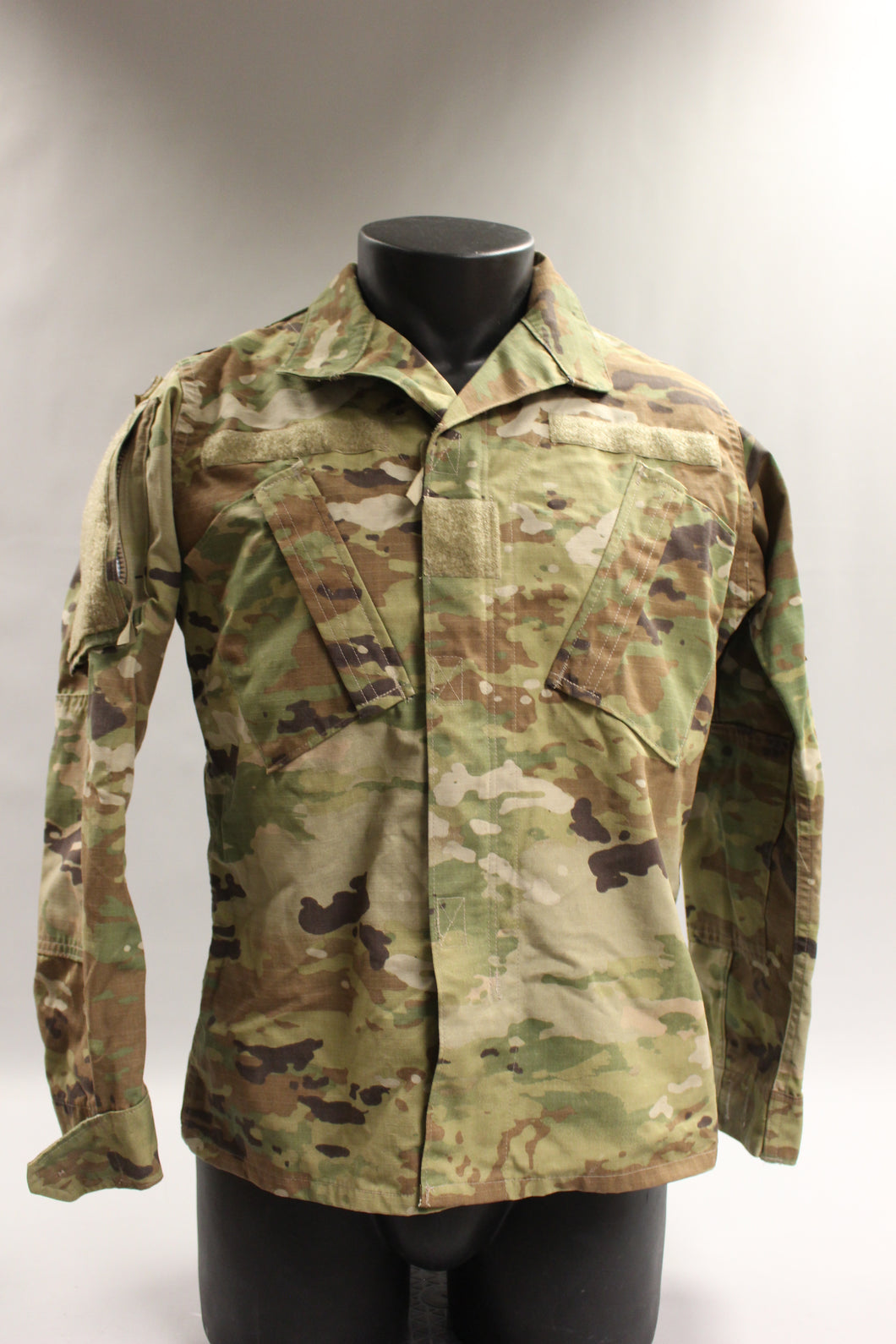 US Female OCP Combat Uniform Coat - 8415-01-623-3304 - 36 Regular - Used