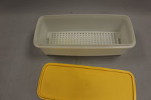 Load image into Gallery viewer, Vintage Tupperware 3 Pc Celery Keeper with Lid - Used