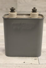 Load image into Gallery viewer, General Electric Capacitor - CP72E1EF106K1 - 10 uf 600 VDC - 47F121 - New