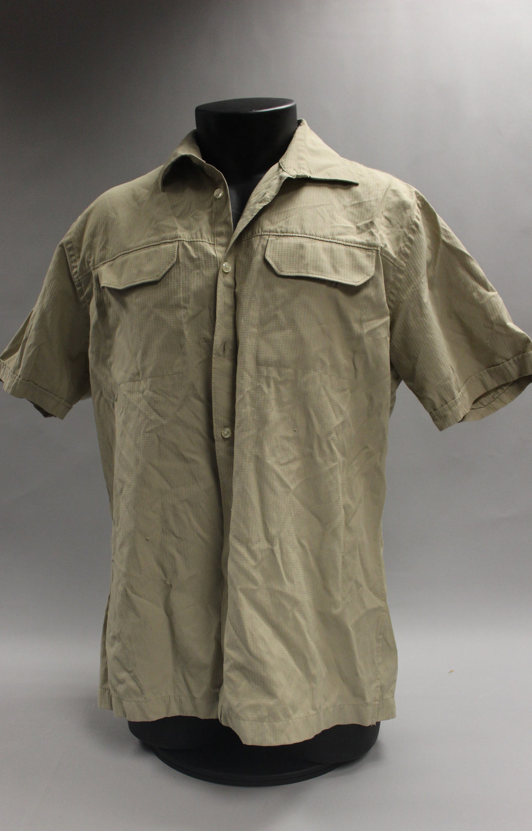 Van Heusen Traveler Tan Button-Up Shirt Size Large