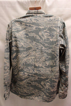 Load image into Gallery viewer, USAF Men&#39;s Utility Coat, Digital Tiger, Size: 44S, NSN: 8415-01-536-4586, New!