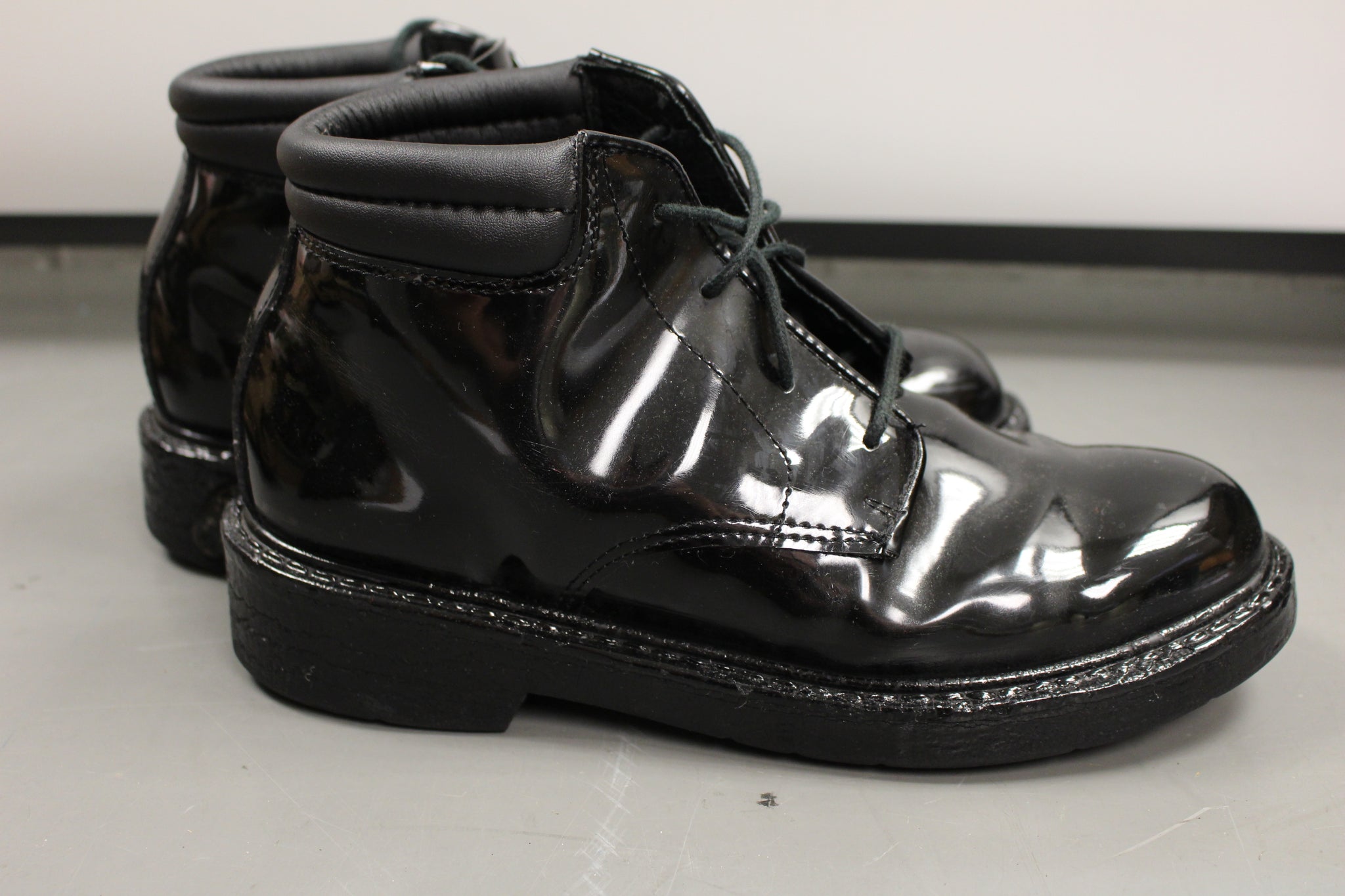 High gloss store chukka boots