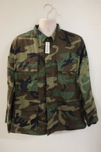 Load image into Gallery viewer, US Woodland BDU Blouse / Jacket / Coat - Medium X-Short - 8415-01-084-1645 - New