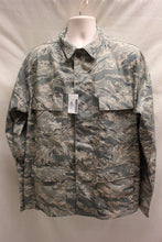 Load image into Gallery viewer, USAF Men&#39;s Utility Coat, Digital Tiger, Size: 44S, NSN: 8415-01-536-4586, New!